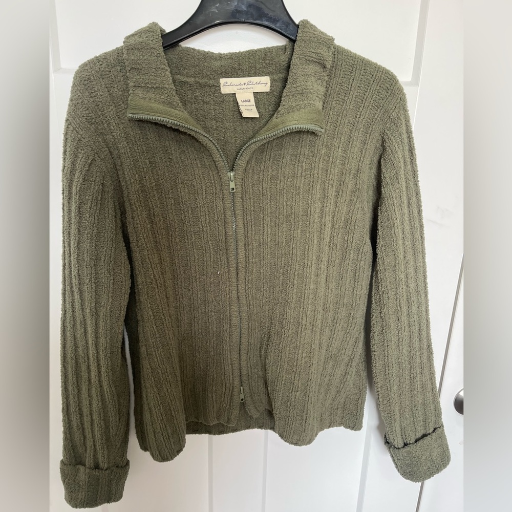 Collared zip up knit sweater.